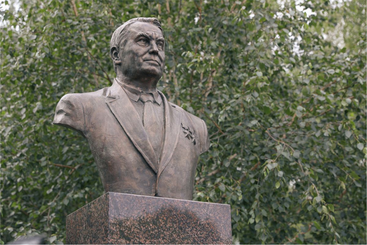 Памятник И.Д. Спасскому установлен в г.Санкт-Петребург