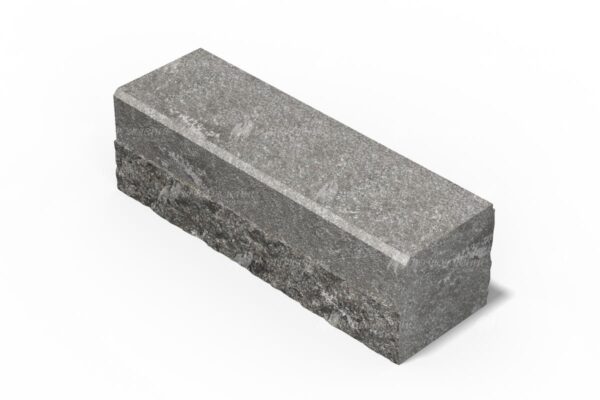 Бордюр 300хПх300 Нигрозеро (Гранатовый Амфиболит)
