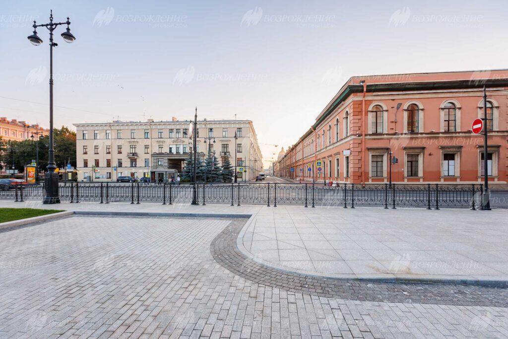 установлен памятник адмиралу Федору Ушакову
